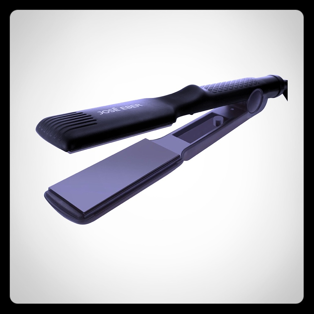 JOSE EBER CELEBRITY VIBRATING FLAT IRON
1.5"